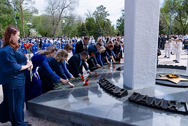 «Вальс Победы» исполнили сегодня в Оренбурге